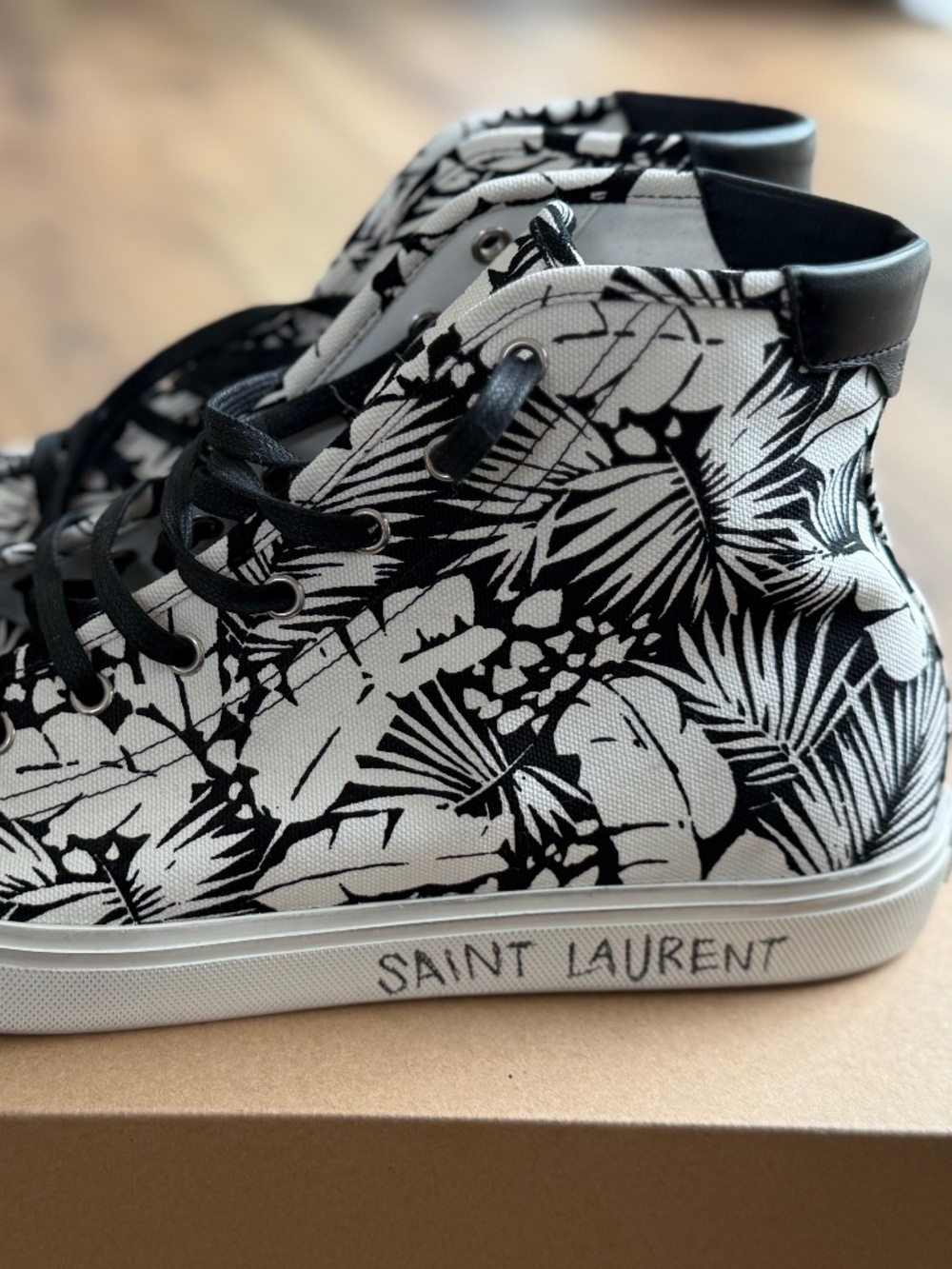 YVES SAINT LAURENT HIGHTOP CANVAS SNEAKERS MEN'S SIZE 13
